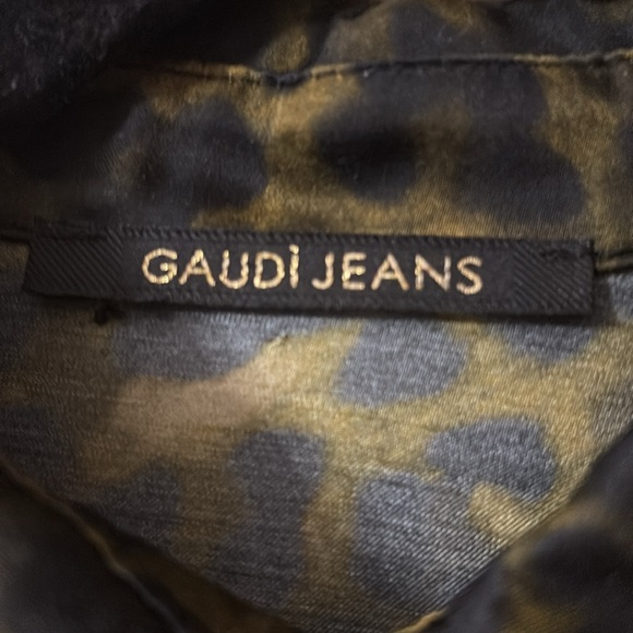 Women’s leopard print size medium blouse - Picture 2 of 5